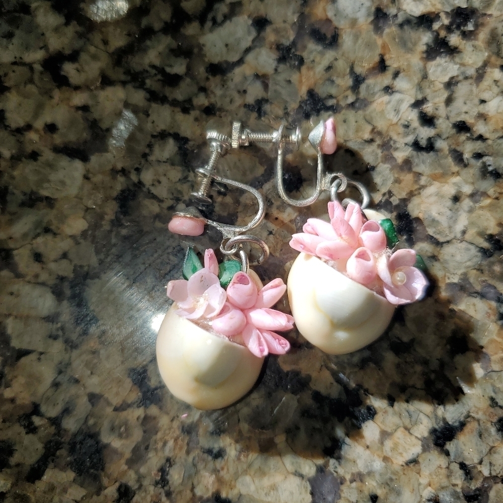 Cute Shell Made earrings - Picture 2 of 3